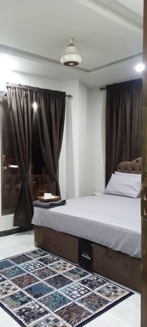 Northern Suites Bahria Town Ραβαλπίντι Δωμάτιο φωτογραφία